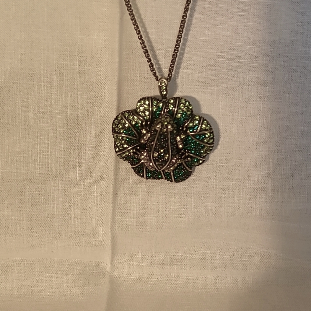 Frog on lillypad pendant / brooch